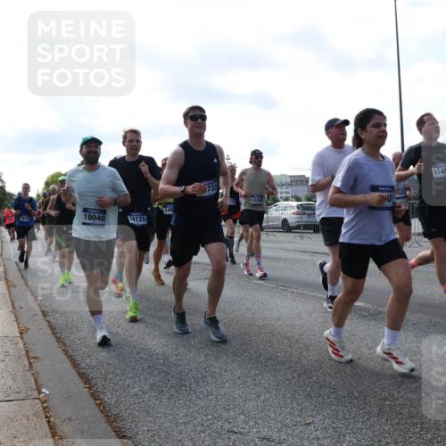 29.06.2025 - hella hamburg halbmarathon Lena Gebhardt http://msf.ph/oto/8262988 29.06.2025 09:57:08 Lombardsbrücke 1030, 1327, 1381, 1442, 1460, 1496, 1537, 1657, 1783, 1833, 2013, 2025, 2074, 2111, 2119, 2208, 2340, 2378, 2396, 2595, 2814, 2839, 2855, 2869, 2878, 3093, 3103, 3310, 3575, 3652, 3698, 3791, 4299, 4377, 4558, 4635, 4726, 4770, 4897, 5008, 5013, 5018, 5021, 5169, 5194, 5319, 5744, 5839, 6033, 6125, 6377, 6631, 6720, 6762, 6942, 7176, 7177, 7259, 7918, 8112, 8261, 8313, 8572, 8587, 8618, 8651, 8661, 8710, 8813, 8863, 8921, 8930, 9060, 9082, 9316, 9497, 9638, 10191 meine-sportfotos.de