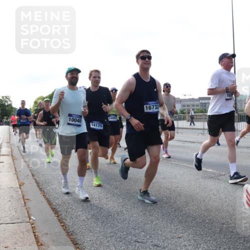 29.06.2025 - hella hamburg halbmarathon Lena Gebhardt http://msf.ph/oto/8263045 29.06.2025 09:57:09 Lombardsbrücke 1030, 1327, 1381, 1442, 1460, 1496, 1537, 1657, 1783, 1833, 2013, 2025, 2074, 2111, 2119, 2208, 2340, 2378, 2396, 2595, 2814, 2839, 2855, 2869, 2878, 3093, 3103, 3310, 3575, 3652, 3698, 3791, 4299, 4377, 4558, 4635, 4726, 4770, 4897, 5008, 5013, 5018, 5021, 5169, 5194, 5319, 5744, 5839, 6033, 6125, 6377, 6631, 6720, 6762, 6942, 7176, 7177, 7221, 7259, 7918, 8112, 8313, 8572, 8587, 8618, 8651, 8661, 8710, 8813, 8863, 8921, 8930, 9060, 9082, 9316, 9497, 9638, 10191 meine-sportfotos.de