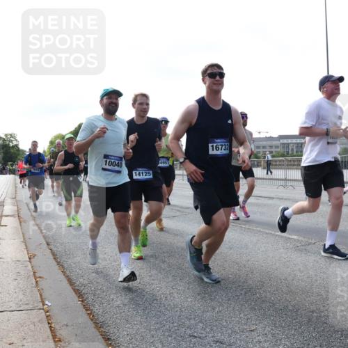 29.06.2025 - hella hamburg halbmarathon Lena Gebhardt http://msf.ph/oto/8263087 29.06.2025 09:57:09 Lombardsbrücke 1030, 1327, 1381, 1442, 1460, 1496, 1537, 1657, 1783, 1833, 2013, 2025, 2074, 2111, 2119, 2208, 2340, 2378, 2396, 2595, 2814, 2839, 2855, 2869, 2878, 3093, 3103, 3310, 3575, 3652, 3698, 3791, 4299, 4377, 4558, 4635, 4726, 4770, 4897, 5008, 5013, 5018, 5021, 5169, 5194, 5319, 5744, 5839, 6033, 6125, 6377, 6631, 6720, 6762, 6942, 7176, 7177, 7221, 7259, 7918, 8112, 8313, 8572, 8587, 8618, 8651, 8661, 8710, 8813, 8863, 8921, 8930, 9060, 9082, 9316, 9497, 9638, 10191 meine-sportfotos.de