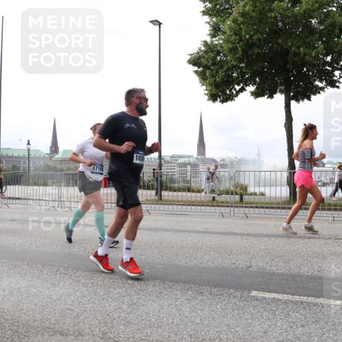 29.06.2025 - hella hamburg halbmarathon Lena Gebhardt http://msf.ph/oto/8263102 29.06.2025 10:34:33 Lombardsbrücke 1025, 1672, 2023, 2265, 2355, 2412, 2464, 2496, 2510, 2511, 2801, 2933, 3130, 3145, 3420, 3829, 3848, 4540, 4824, 4826, 5453, 5609, 6034, 6105, 6171, 6310, 6329, 6335, 6571, 6574, 6843, 7020, 7324, 7329, 7386, 7644, 7733, 8349, 8369, 8705, 8793, 8965, 9122, 9164, 9379, 9448, 9514, 10335, 10360, 10564, 10674, 11122, 11245, 11646, 11872, 12164, 12236, 12382, 13957, 15477, 16238, 16311, 16390, 16682, 16919, 17230, 18158, 18941 meine-sportfotos.de