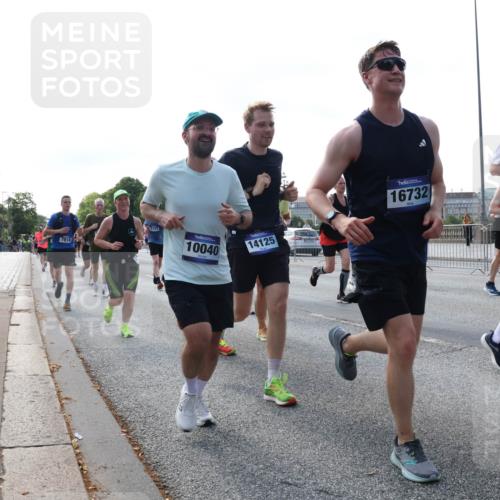 29.06.2025 - hella hamburg halbmarathon Lena Gebhardt http://msf.ph/oto/8263132 29.06.2025 09:57:09 Lombardsbrücke 1030, 1327, 1381, 1442, 1460, 1496, 1537, 1657, 1783, 1833, 2013, 2025, 2074, 2111, 2119, 2208, 2340, 2378, 2396, 2595, 2814, 2839, 2855, 2869, 2878, 3093, 3103, 3310, 3575, 3652, 3698, 3791, 4299, 4377, 4558, 4635, 4726, 4770, 4897, 5008, 5013, 5018, 5021, 5169, 5194, 5319, 5744, 5839, 6033, 6125, 6377, 6631, 6720, 6762, 6942, 7176, 7177, 7221, 7259, 7918, 8112, 8313, 8572, 8587, 8618, 8651, 8661, 8710, 8813, 8863, 8921, 8930, 9060, 9082, 9316, 9497, 9638, 10191 meine-sportfotos.de