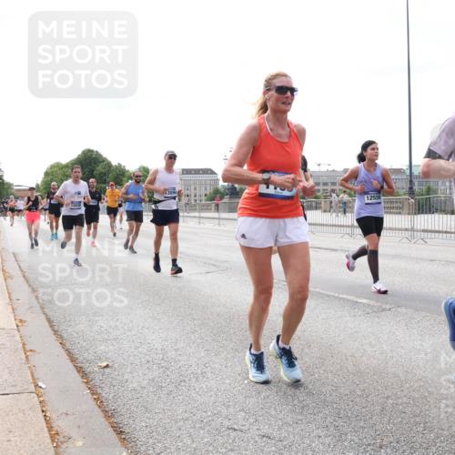 29.06.2025 - hella hamburg halbmarathon Lena Gebhardt http://msf.ph/oto/8263135 29.06.2025 10:11:02 Lombardsbrücke 1166, 1186, 1723, 1781, 2868, 3837, 4287, 4389, 5254, 5653, 5990, 5991, 7250, 7271, 7370, 8171, 8206, 8207, 8368, 8561, 9119, 9169, 9681, 9829, 10196, 11149, 11355, 11887, 11904, 11905, 12426, 12556, 12571, 12629, 12790, 12836, 13588, 13594, 13603, 13825, 14022, 14149, 14270, 15009, 15214, 15252, 15908, 16383, 16808, 17142, 17500, 17532, 18949, 19241 meine-sportfotos.de