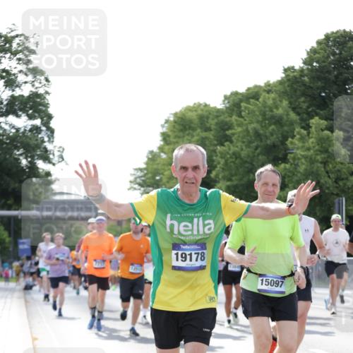 29.06.2025 - hella hamburg halbmarathon Jannik Wohlers http://msf.ph/oto/8263148 29.06.2025 09:59:37 Lombardsbrücke 1006, 1125, 1264, 1834, 1914, 2099, 2159, 2348, 2364, 2447, 2582, 2584, 2676, 2677, 2910, 3181, 3836, 4013, 4231, 4632, 4772, 4796, 5015, 5134, 5341, 6174, 6201, 6202, 6462, 6581, 6587, 6602, 6636, 6892, 7547, 7717, 7786, 7824, 8223, 8285, 8394, 8573, 8730, 9611, 10093, 10268, 10337, 10742, 10759, 10788, 11158, 11159, 11366, 11753, 11797, 11799, 12248, 12479, 12513, 13847, 13988, 13993, 14139, 14429, 14750, 14785, 15097, 15110, 15431, 16327, 17160, 17468, 17525 meine-sportfotos.de