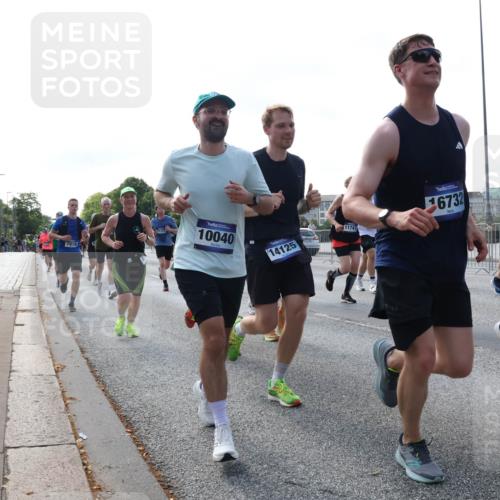 29.06.2025 - hella hamburg halbmarathon Lena Gebhardt http://msf.ph/oto/8263184 29.06.2025 09:57:09 Lombardsbrücke 1030, 1327, 1381, 1442, 1460, 1496, 1537, 1657, 1783, 1833, 2013, 2025, 2074, 2111, 2119, 2208, 2340, 2378, 2396, 2595, 2814, 2839, 2855, 2869, 2878, 3093, 3103, 3310, 3575, 3652, 3698, 3791, 4299, 4377, 4558, 4635, 4726, 4770, 4897, 5008, 5013, 5018, 5021, 5169, 5194, 5319, 5744, 5839, 6033, 6125, 6377, 6631, 6720, 6762, 6942, 7176, 7177, 7221, 7259, 7918, 8112, 8313, 8572, 8587, 8618, 8651, 8661, 8710, 8813, 8863, 8921, 8930, 9060, 9082, 9316, 9497, 9638, 10191 meine-sportfotos.de