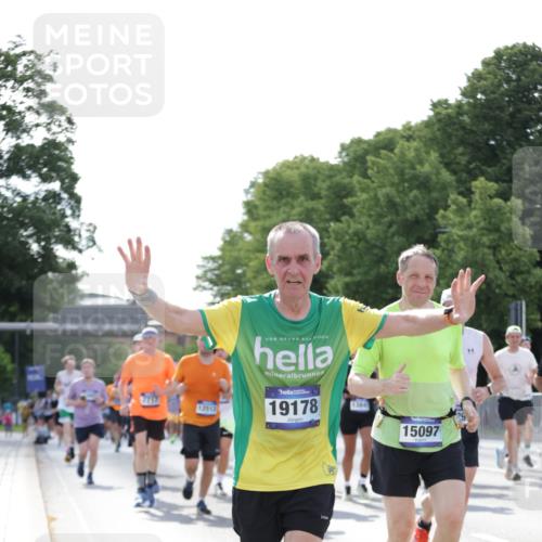 29.06.2025 - hella hamburg halbmarathon Jannik Wohlers http://msf.ph/oto/8263199 29.06.2025 09:59:37 Lombardsbrücke 1006, 1125, 1264, 1834, 1914, 2099, 2159, 2348, 2364, 2447, 2582, 2584, 2676, 2677, 2910, 3181, 3836, 4013, 4231, 4632, 4772, 4796, 5015, 5134, 5341, 6174, 6201, 6202, 6462, 6581, 6587, 6602, 6636, 6892, 7547, 7717, 7786, 7824, 8223, 8285, 8394, 8573, 8730, 9611, 10093, 10268, 10337, 10742, 10759, 10788, 11158, 11159, 11366, 11753, 11797, 11799, 12248, 12479, 12513, 13847, 13988, 13993, 14139, 14429, 14750, 14785, 15097, 15110, 15431, 16327, 17160, 17468, 17525 meine-sportfotos.de