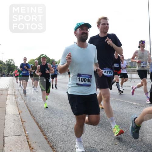 29.06.2025 - hella hamburg halbmarathon Lena Gebhardt http://msf.ph/oto/8263240 29.06.2025 09:57:09 Lombardsbrücke 1030, 1327, 1381, 1442, 1460, 1496, 1537, 1657, 1783, 1833, 2013, 2025, 2074, 2111, 2119, 2208, 2340, 2378, 2396, 2595, 2814, 2839, 2855, 2869, 2878, 3093, 3103, 3310, 3575, 3652, 3698, 3791, 4299, 4377, 4558, 4635, 4726, 4770, 4897, 5008, 5013, 5018, 5021, 5169, 5194, 5319, 5744, 5839, 6033, 6125, 6377, 6631, 6720, 6762, 6942, 7176, 7177, 7221, 7259, 7918, 8112, 8313, 8572, 8587, 8618, 8651, 8661, 8710, 8813, 8863, 8921, 8930, 9060, 9082, 9316, 9497, 9638, 10191 meine-sportfotos.de