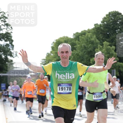 29.06.2025 - hella hamburg halbmarathon Jannik Wohlers http://msf.ph/oto/8263271 29.06.2025 09:59:38 Lombardsbrücke 1006, 1125, 1239, 1264, 1834, 1914, 2099, 2159, 2348, 2364, 2447, 2582, 2584, 2676, 2677, 2910, 3181, 3836, 4013, 4231, 4632, 4772, 4796, 5015, 5134, 5272, 5341, 6174, 6201, 6202, 6462, 6581, 6587, 6602, 6636, 6892, 7717, 7786, 7824, 8223, 8285, 8394, 8573, 8730, 9611, 10093, 10268, 10337, 10742, 10759, 10788, 11158, 11159, 11366, 11753, 11797, 11799, 12248, 12479, 12513, 13847, 13993, 14139, 14429, 14750, 14785, 15097, 15110, 15431, 16327, 17160, 17468, 17525 meine-sportfotos.de