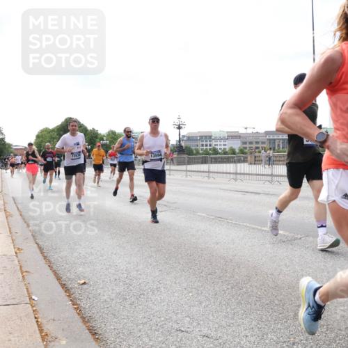 29.06.2025 - hella hamburg halbmarathon Lena Gebhardt http://msf.ph/oto/8263290 29.06.2025 10:11:03 Lombardsbrücke 1166, 1186, 1723, 1781, 2868, 3837, 4287, 4389, 5254, 5653, 5990, 5991, 7250, 7271, 7370, 8171, 8206, 8207, 8368, 8561, 9119, 9169, 9681, 9829, 10196, 11149, 11355, 11887, 11904, 11905, 12286, 12426, 12556, 12571, 12629, 12790, 12836, 13588, 13594, 13603, 13825, 14022, 14149, 14270, 15009, 15214, 15252, 15908, 16383, 16808, 17142, 17500, 17532, 17787, 18949, 19241 meine-sportfotos.de