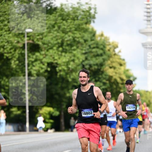 29.06.2025 - hella hamburg halbmarathon Dr. Thomas Lammeyer http://msf.ph/oto/8263292 29.06.2025 09:52:08 Kennedybrücke 1290, 1505, 1571, 1710, 2262, 2399, 3480, 3547, 4062, 4359, 4381, 5003, 5307, 5554, 5709, 6993, 7152, 7154, 8002, 8121, 8571, 8933, 9403, 9643, 10190, 10738, 10852 meine-sportfotos.de