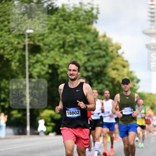 29.06.2025 - hella hamburg halbmarathon Dr. Thomas Lammeyer http://msf.ph/oto/8263318 29.06.2025 09:52:08 Kennedybrücke 1290, 1505, 1571, 1710, 2262, 2399, 3480, 3547, 4062, 4359, 4381, 5003, 5307, 5554, 5709, 6993, 7152, 7154, 8002, 8121, 8571, 8933, 9403, 9643, 10190, 10738, 10852 meine-sportfotos.de