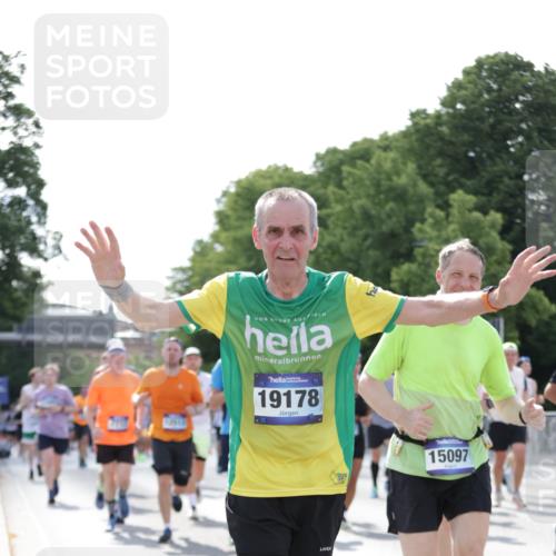 29.06.2025 - hella hamburg halbmarathon Jannik Wohlers http://msf.ph/oto/8263329 29.06.2025 09:59:38 Lombardsbrücke 1006, 1125, 1239, 1264, 1834, 1914, 2099, 2159, 2348, 2364, 2447, 2582, 2584, 2676, 2677, 2910, 3181, 3836, 4013, 4231, 4632, 4772, 4796, 5015, 5134, 5272, 5341, 6174, 6201, 6202, 6462, 6581, 6587, 6602, 6636, 6892, 7717, 7786, 7824, 8223, 8285, 8394, 8573, 8730, 9611, 10093, 10268, 10337, 10742, 10759, 10788, 11158, 11159, 11366, 11753, 11797, 11799, 12248, 12479, 12513, 13847, 13993, 14139, 14429, 14750, 14785, 15097, 15110, 15431, 16327, 17160, 17468, 17525 meine-sportfotos.de