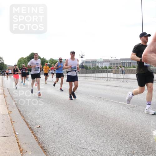 29.06.2025 - hella hamburg halbmarathon Lena Gebhardt http://msf.ph/oto/8263340 29.06.2025 10:11:03 Lombardsbrücke 1166, 1186, 1723, 1781, 2868, 3837, 4287, 4389, 5254, 5653, 5990, 5991, 7250, 7271, 7370, 8171, 8206, 8207, 8368, 8561, 9119, 9169, 9681, 9829, 10196, 11149, 11355, 11887, 11904, 11905, 12286, 12426, 12556, 12571, 12629, 12790, 12836, 13588, 13594, 13603, 13825, 14022, 14149, 14270, 15009, 15214, 15252, 15908, 16383, 16808, 17142, 17500, 17532, 17787, 18949, 19241 meine-sportfotos.de