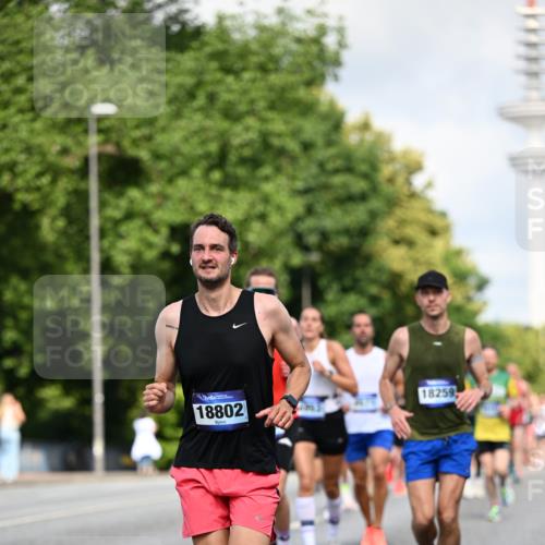 29.06.2025 - hella hamburg halbmarathon Dr. Thomas Lammeyer http://msf.ph/oto/8263350 29.06.2025 09:52:09 Kennedybrücke 1042, 1290, 1505, 1571, 1710, 2262, 2399, 3480, 3547, 4062, 4359, 4381, 5003, 5307, 5554, 5709, 6993, 7152, 7154, 8002, 8121, 8571, 8933, 9403, 9643, 10190, 10738, 10852 meine-sportfotos.de