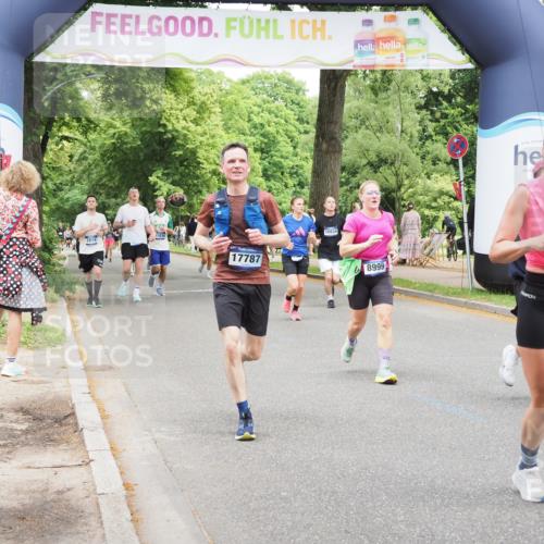 29.06.2025 - hella hamburg halbmarathon MichiJ http://msf.ph/oto/8263356 29.06.2025 10:54:11 Zwischen KM18-KM19 2628, 5605, 8398, 8999, 9007, 10196, 12912, 13042, 13857, 15993, 17787 meine-sportfotos.de