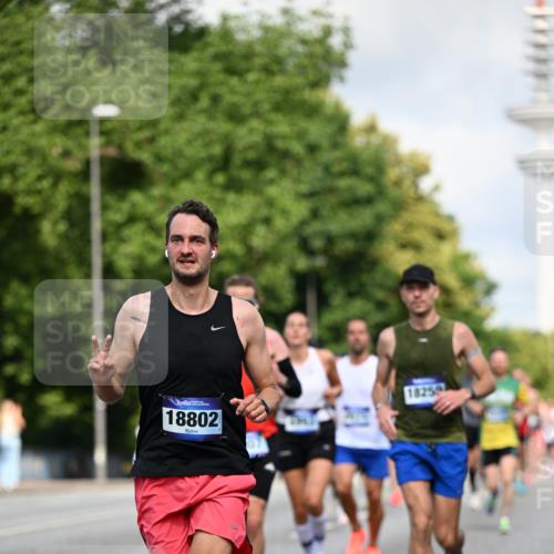 29.06.2025 - hella hamburg halbmarathon Dr. Thomas Lammeyer http://msf.ph/oto/8263373 29.06.2025 09:52:09 Kennedybrücke 1042, 1290, 1505, 1571, 1710, 2262, 2399, 3480, 3547, 4062, 4359, 4381, 5003, 5307, 5554, 5709, 6993, 7152, 7154, 8002, 8121, 8571, 8933, 9403, 9643, 10190, 10738, 10852 meine-sportfotos.de