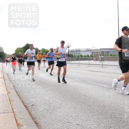 29.06.2025 - hella hamburg halbmarathon Lena Gebhardt http://msf.ph/oto/8263392 29.06.2025 10:11:03 Lombardsbrücke 1166, 1186, 1723, 1781, 2868, 3837, 4287, 4389, 5254, 5653, 5990, 5991, 7250, 7271, 7370, 8171, 8206, 8207, 8368, 8561, 9119, 9169, 9681, 9829, 10196, 11149, 11355, 11887, 11904, 11905, 12286, 12426, 12556, 12571, 12629, 12790, 12836, 13588, 13594, 13603, 13825, 14022, 14149, 14270, 15009, 15214, 15252, 15908, 16383, 16808, 17142, 17500, 17532, 17787, 18949, 19241 meine-sportfotos.de
