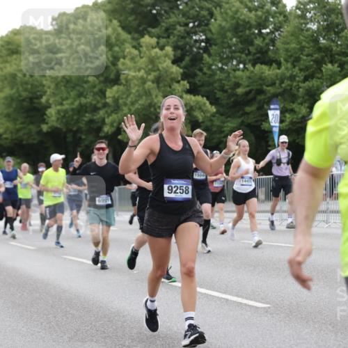 29.06.2025 - hella hamburg halbmarathon Jannik Wohlers http://msf.ph/oto/8263415 29.06.2025 10:33:06 Lombardsbrücke 1995, 2342, 2776, 3341, 3812, 4164, 4361, 4445, 4449, 5075, 6109, 6999, 7653, 7705, 8021, 8157, 8282, 8891, 9234, 9258, 9438, 9591, 9592, 9750, 9780, 9799, 11453, 11546, 11811, 11928, 12237, 12238, 12855, 13375, 13601, 14098, 14451, 15044, 15072, 15367 meine-sportfotos.de