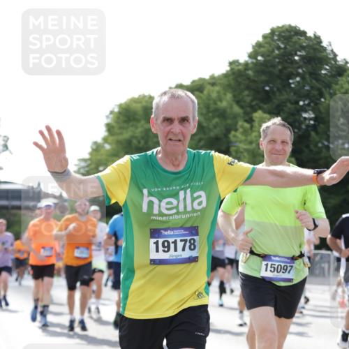 29.06.2025 - hella hamburg halbmarathon Jannik Wohlers http://msf.ph/oto/8263419 29.06.2025 09:59:38 Lombardsbrücke 1006, 1125, 1239, 1264, 1834, 1914, 2099, 2159, 2348, 2364, 2447, 2582, 2584, 2676, 2677, 2910, 3181, 3836, 4013, 4231, 4632, 4772, 4796, 5015, 5134, 5272, 5341, 6174, 6201, 6202, 6462, 6581, 6587, 6602, 6636, 6892, 7717, 7786, 7824, 8223, 8285, 8394, 8573, 8730, 9611, 10093, 10268, 10337, 10742, 10759, 10788, 11158, 11159, 11366, 11753, 11797, 11799, 12248, 12479, 12513, 13847, 13993, 14139, 14429, 14750, 14785, 15097, 15110, 15431, 16327, 17160, 17468, 17525 meine-sportfotos.de