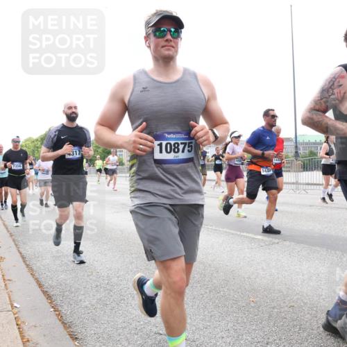 29.06.2025 - hella hamburg halbmarathon Lena Gebhardt http://msf.ph/oto/8263454 29.06.2025 10:46:06 Lombardsbrücke 1004, 1033, 1100, 1104, 1421, 1426, 1429, 1465, 1532, 1555, 1854, 1867, 1868, 1983, 2398, 2423, 2500, 2522, 2550, 2773, 2813, 2917, 2951, 2954, 2965, 3410, 4104, 4119, 4223, 4317, 4388, 4572, 5044, 5635, 5697, 5703, 5769, 5770, 5854, 5892, 6068, 6133, 6333, 6392, 6623, 7268, 7356, 7364, 7368, 7374, 7605, 7894, 7960, 7983, 8047, 8700, 9120, 9121, 9129, 9337, 9426, 9445, 10153, 10327, 10329, 10367, 10511, 11358, 11361, 11876, 11910, 12298, 12333, 12507, 12522 meine-sportfotos.de
