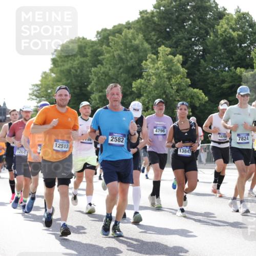 29.06.2025 - hella hamburg halbmarathon Jannik Wohlers http://msf.ph/oto/8263456 29.06.2025 09:59:39 Lombardsbrücke 1006, 1125, 1239, 1264, 1834, 1914, 2099, 2159, 2348, 2364, 2447, 2582, 2584, 2676, 2677, 2910, 3181, 3836, 3898, 4013, 4231, 4632, 4772, 4796, 5272, 5341, 6174, 6201, 6202, 6462, 6581, 6587, 6602, 6636, 6892, 7717, 7786, 7824, 8223, 8285, 8394, 8573, 8730, 9611, 10093, 10268, 10337, 10534, 10742, 10759, 10788, 11158, 11159, 11366, 11753, 11797, 11799, 12213, 12248, 12479, 12513, 13847, 13993, 14139, 14429, 14750, 14785, 15097, 15110, 15431, 16327, 17160, 17468, 17525 meine-sportfotos.de