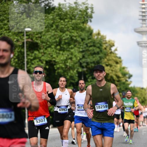 29.06.2025 - hella hamburg halbmarathon Dr. Thomas Lammeyer http://msf.ph/oto/8263465 29.06.2025 09:52:10 Kennedybrücke 1042, 1290, 1505, 1571, 1710, 2262, 2399, 3480, 3547, 4062, 4359, 4381, 5003, 5307, 5554, 5709, 6993, 7152, 7154, 7482, 8002, 8121, 8571, 8933, 9403, 9643, 10190, 10738, 10852, 10877 meine-sportfotos.de