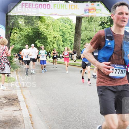 29.06.2025 - hella hamburg halbmarathon MichiJ http://msf.ph/oto/8263471 29.06.2025 10:54:12 Zwischen KM18-KM19 2628, 5605, 8398, 8999, 9007, 10196, 10834, 13042, 15834, 15922, 15993, 17787 meine-sportfotos.de