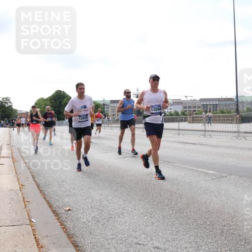 29.06.2025 - hella hamburg halbmarathon Lena Gebhardt http://msf.ph/oto/8263484 29.06.2025 10:11:04 Lombardsbrücke 1166, 1186, 1723, 1781, 2868, 3837, 4287, 4389, 5254, 5653, 5990, 5991, 7250, 7271, 7370, 8171, 8206, 8207, 8368, 8561, 9119, 9169, 9829, 10196, 11149, 11355, 11887, 11904, 11905, 12286, 12426, 12556, 12571, 12629, 12790, 12836, 13588, 13594, 13603, 13825, 14022, 14149, 14270, 15009, 15214, 15252, 15908, 16383, 16808, 17142, 17500, 17532, 17787, 18949, 19241 meine-sportfotos.de
