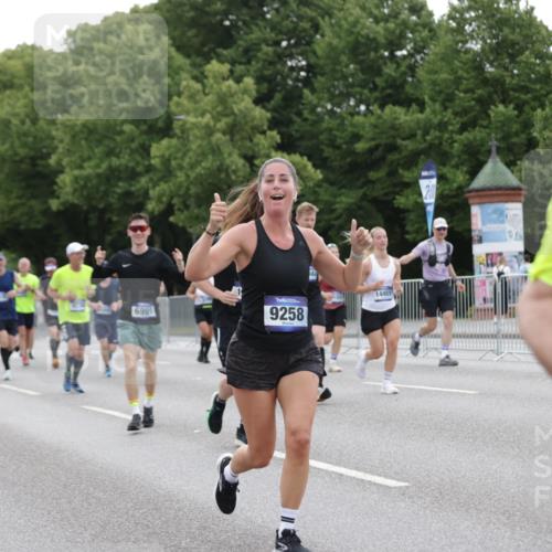 29.06.2025 - hella hamburg halbmarathon Jannik Wohlers http://msf.ph/oto/8263487 29.06.2025 10:33:06 Lombardsbrücke 1995, 2342, 2776, 3341, 3812, 4164, 4361, 4445, 4449, 5075, 6109, 6999, 7653, 7705, 8021, 8157, 8282, 8891, 9234, 9258, 9438, 9591, 9592, 9750, 9780, 9799, 11453, 11546, 11811, 11928, 12237, 12238, 12855, 13375, 13601, 14098, 14451, 15044, 15072, 15367 meine-sportfotos.de