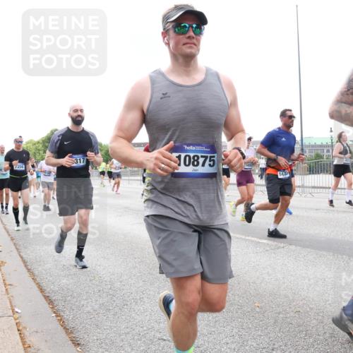 29.06.2025 - hella hamburg halbmarathon Lena Gebhardt http://msf.ph/oto/8263490 29.06.2025 10:46:06 Lombardsbrücke 1004, 1033, 1100, 1104, 1421, 1426, 1429, 1465, 1532, 1555, 1854, 1867, 1868, 1983, 2398, 2423, 2500, 2522, 2550, 2773, 2813, 2917, 2951, 2954, 2965, 3410, 4104, 4119, 4223, 4317, 4388, 4572, 5044, 5635, 5697, 5703, 5769, 5770, 5854, 5892, 6068, 6133, 6333, 6392, 6623, 7268, 7356, 7364, 7368, 7374, 7605, 7894, 7960, 7983, 8047, 8700, 9120, 9121, 9129, 9337, 9426, 9445, 10153, 10327, 10329, 10367, 10511, 11358, 11361, 11876, 11910, 12298, 12333, 12507, 12522 meine-sportfotos.de