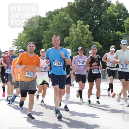 29.06.2025 - hella hamburg halbmarathon Jannik Wohlers http://msf.ph/oto/8263521 29.06.2025 09:59:39 Lombardsbrücke 1006, 1125, 1239, 1264, 1834, 1914, 2099, 2159, 2348, 2364, 2447, 2582, 2584, 2676, 2677, 2910, 3181, 3836, 3898, 4013, 4231, 4632, 4772, 4796, 5272, 5341, 6174, 6201, 6202, 6462, 6581, 6587, 6602, 6636, 6892, 7717, 7786, 7824, 8223, 8285, 8394, 8573, 8730, 9611, 10093, 10268, 10337, 10534, 10742, 10759, 10788, 11158, 11159, 11366, 11753, 11797, 11799, 12213, 12248, 12479, 12513, 13847, 13993, 14139, 14429, 14750, 14785, 15097, 15110, 15431, 16327, 17160, 17468, 17525 meine-sportfotos.de