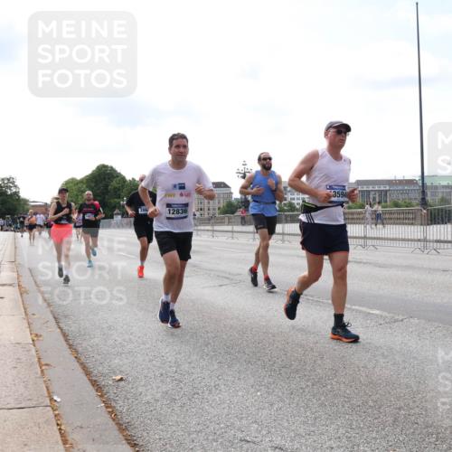 29.06.2025 - hella hamburg halbmarathon Lena Gebhardt http://msf.ph/oto/8263525 29.06.2025 10:11:04 Lombardsbrücke 1166, 1186, 1723, 1781, 2868, 3837, 4287, 4389, 5254, 5653, 5990, 5991, 7250, 7271, 7370, 8171, 8206, 8207, 8368, 8561, 9119, 9169, 9829, 10196, 11149, 11355, 11887, 11904, 11905, 12286, 12426, 12556, 12571, 12629, 12790, 12836, 13588, 13594, 13603, 13825, 14022, 14149, 14270, 15009, 15214, 15252, 15908, 16383, 16808, 17142, 17500, 17532, 17787, 18949, 19241 meine-sportfotos.de