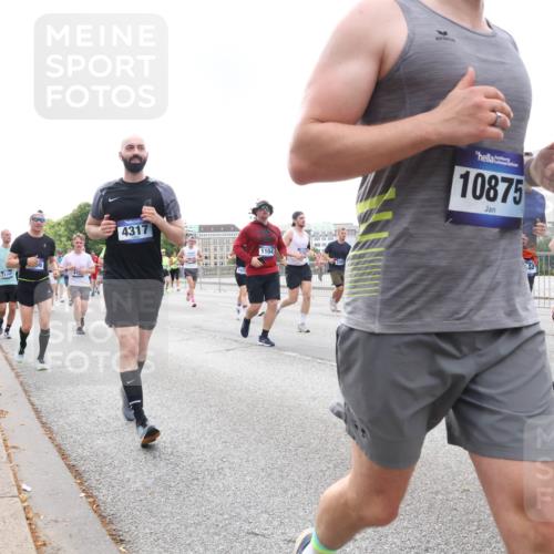 29.06.2025 - hella hamburg halbmarathon Lena Gebhardt http://msf.ph/oto/8263541 29.06.2025 10:46:06 Lombardsbrücke 1004, 1033, 1100, 1104, 1421, 1426, 1429, 1465, 1532, 1555, 1854, 1867, 1868, 1983, 2398, 2423, 2500, 2522, 2550, 2773, 2813, 2917, 2951, 2954, 2965, 3410, 4104, 4119, 4223, 4317, 4388, 4572, 5044, 5635, 5697, 5703, 5769, 5770, 5854, 5892, 6068, 6133, 6333, 6392, 6623, 7268, 7356, 7364, 7368, 7374, 7605, 7894, 7960, 7983, 8047, 8700, 9120, 9121, 9129, 9337, 9426, 9445, 10153, 10327, 10329, 10367, 10511, 11358, 11361, 11876, 11910, 12298, 12333, 12507, 12522 meine-sportfotos.de
