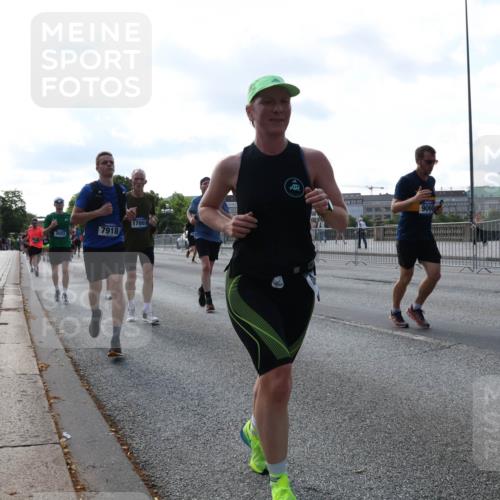 29.06.2025 - hella hamburg halbmarathon Lena Gebhardt http://msf.ph/oto/8263554 29.06.2025 09:57:10 Lombardsbrücke 1030, 1327, 1381, 1442, 1460, 1496, 1537, 1657, 1783, 1833, 2013, 2025, 2074, 2111, 2119, 2208, 2340, 2378, 2396, 2595, 2814, 2839, 2855, 2869, 2878, 3048, 3093, 3103, 3310, 3575, 3652, 3698, 3791, 4299, 4377, 4558, 4635, 4726, 4770, 4897, 5008, 5013, 5018, 5021, 5169, 5194, 5319, 5744, 5839, 6033, 6125, 6377, 6631, 6720, 6762, 6942, 7176, 7177, 7221, 7259, 7918, 8112, 8313, 8572, 8587, 8618, 8651, 8661, 8710, 8813, 8863, 8921, 8930, 9060, 9082, 9316, 9497, 10191 meine-sportfotos.de