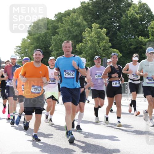 29.06.2025 - hella hamburg halbmarathon Jannik Wohlers http://msf.ph/oto/8263565 29.06.2025 09:59:40 Lombardsbrücke 1006, 1125, 1239, 1264, 1914, 2099, 2159, 2348, 2364, 2447, 2582, 2584, 2676, 2677, 2910, 3181, 3836, 3898, 4013, 4231, 4632, 4772, 4796, 5272, 5341, 6174, 6201, 6462, 6581, 6587, 6602, 6636, 6892, 7717, 7786, 7824, 8223, 8285, 8394, 8573, 8730, 9611, 10093, 10268, 10337, 10534, 10742, 10759, 10788, 11158, 11159, 11366, 11753, 11797, 11799, 11992, 12213, 12248, 12479, 12513, 13847, 13993, 14139, 14429, 14750, 14785, 15097, 15110, 15431, 16327, 17160, 17468, 17525 meine-sportfotos.de