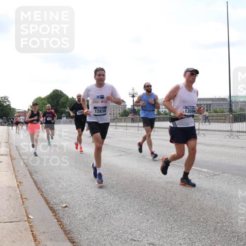 29.06.2025 - hella hamburg halbmarathon Lena Gebhardt http://msf.ph/oto/8263568 29.06.2025 10:11:04 Lombardsbrücke 1166, 1186, 1723, 1781, 2868, 3837, 4287, 4389, 5254, 5653, 5990, 5991, 7250, 7271, 7370, 8171, 8206, 8207, 8368, 8561, 9119, 9169, 9829, 10196, 11149, 11355, 11887, 11904, 11905, 12286, 12426, 12556, 12571, 12629, 12790, 12836, 13588, 13594, 13603, 13825, 14022, 14149, 14270, 15009, 15214, 15252, 15908, 16383, 16808, 17142, 17500, 17532, 17787, 18949, 19241 meine-sportfotos.de