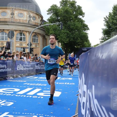 29.06.2025 - hella hamburg halbmarathon Strokosch-Dieckow http://msf.ph/oto/8263580 29.06.2025 10:44:13 Ziel 1220, 1413, 1415, 3021, 4999, 5231, 5275, 5884, 7005, 8722, 9444, 9633, 10193, 10930, 12159, 12528, 14686, 14687, 15225, 15280, 16301, 16316, 16547, 16648, 16893, 17748, 18691 meine-sportfotos.de