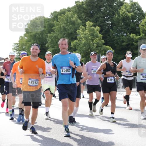 29.06.2025 - hella hamburg halbmarathon Jannik Wohlers http://msf.ph/oto/8263588 29.06.2025 09:59:40 Lombardsbrücke 1006, 1125, 1239, 1264, 1914, 2099, 2159, 2348, 2364, 2447, 2582, 2584, 2676, 2677, 2910, 3181, 3836, 3898, 4013, 4231, 4632, 4772, 4796, 5272, 5341, 6174, 6201, 6462, 6581, 6587, 6602, 6636, 6892, 7717, 7786, 7824, 8223, 8285, 8394, 8573, 8730, 9611, 10093, 10268, 10337, 10534, 10742, 10759, 10788, 11158, 11159, 11366, 11753, 11797, 11799, 11992, 12213, 12248, 12479, 12513, 13847, 13993, 14139, 14429, 14750, 14785, 15097, 15110, 15431, 16327, 17160, 17468, 17525 meine-sportfotos.de