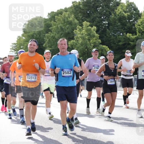 29.06.2025 - hella hamburg halbmarathon Jannik Wohlers http://msf.ph/oto/8263651 29.06.2025 09:59:40 Lombardsbrücke 1006, 1125, 1239, 1264, 1914, 2099, 2159, 2348, 2364, 2447, 2582, 2584, 2676, 2677, 2910, 3181, 3836, 3898, 4013, 4231, 4632, 4772, 4796, 5272, 5341, 6174, 6201, 6462, 6581, 6587, 6602, 6636, 6892, 7717, 7786, 7824, 8223, 8285, 8394, 8573, 8730, 9611, 10093, 10268, 10337, 10534, 10742, 10759, 10788, 11158, 11159, 11366, 11753, 11797, 11799, 11992, 12213, 12248, 12479, 12513, 13847, 13993, 14139, 14429, 14750, 14785, 15097, 15110, 15431, 16327, 17160, 17468, 17525 meine-sportfotos.de