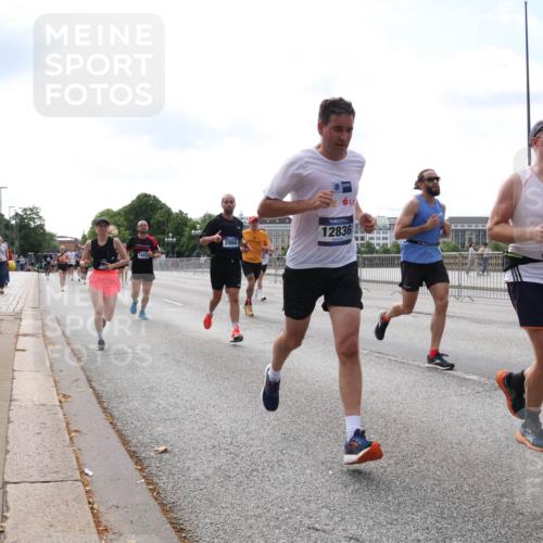 29.06.2025 - hella hamburg halbmarathon Lena Gebhardt http://msf.ph/oto/8263667 29.06.2025 10:11:05 Lombardsbrücke 1166, 1186, 1723, 1781, 2868, 3837, 4287, 4389, 5254, 5653, 5990, 5991, 7250, 7271, 7370, 8171, 8206, 8207, 8368, 8561, 9119, 9169, 9829, 10196, 11149, 11355, 11887, 12286, 12426, 12556, 12571, 12790, 12836, 13588, 13594, 13603, 14022, 14149, 14270, 15009, 15214, 15252, 15908, 16383, 16808, 17142, 17500, 17532, 17787, 18949, 19172, 19241 meine-sportfotos.de
