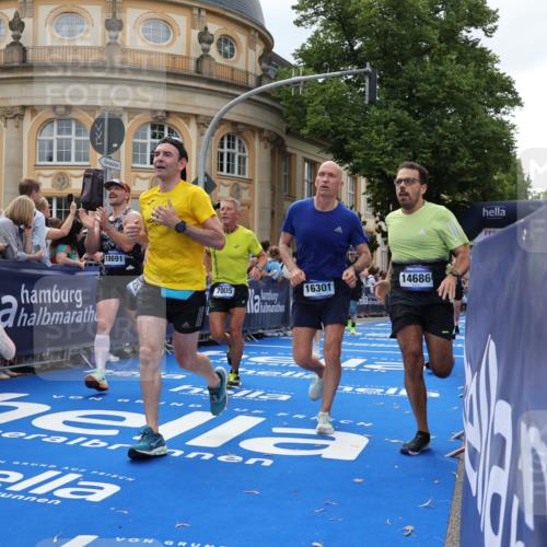 29.06.2025 - hella hamburg halbmarathon Strokosch-Dieckow http://msf.ph/oto/8263679 29.06.2025 10:44:15 Ziel 1220, 1413, 1415, 1902, 4999, 5231, 5275, 5884, 7005, 7191, 8722, 9444, 9633, 10193, 10930, 12159, 12528, 14686, 14687, 15225, 15280, 16301, 16316, 16547, 16648, 16893, 17748, 18691 meine-sportfotos.de