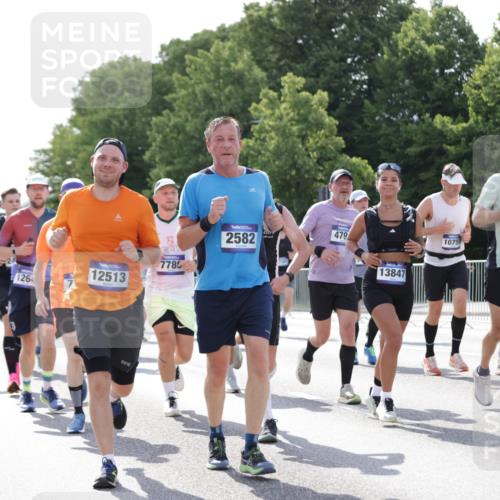 29.06.2025 - hella hamburg halbmarathon Jannik Wohlers http://msf.ph/oto/8263715 29.06.2025 09:59:40 Lombardsbrücke 1006, 1125, 1239, 1264, 1914, 2099, 2159, 2348, 2364, 2447, 2582, 2584, 2676, 2677, 2910, 3181, 3836, 3898, 4013, 4231, 4632, 4772, 4796, 5272, 5341, 6174, 6201, 6462, 6581, 6587, 6602, 6636, 6892, 7717, 7786, 7824, 8223, 8285, 8394, 8573, 8730, 9611, 10093, 10268, 10337, 10534, 10742, 10759, 10788, 11158, 11159, 11366, 11753, 11797, 11799, 11992, 12213, 12248, 12479, 12513, 13847, 13993, 14139, 14429, 14750, 14785, 15097, 15110, 15431, 16327, 17160, 17468, 17525 meine-sportfotos.de