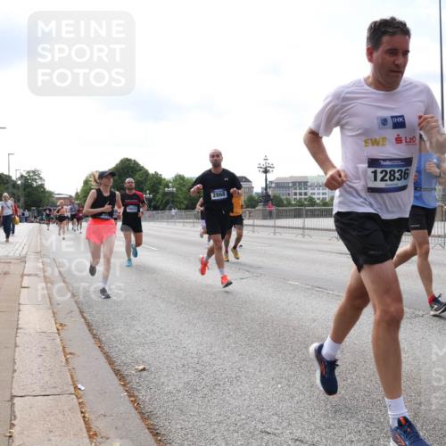 29.06.2025 - hella hamburg halbmarathon Lena Gebhardt http://msf.ph/oto/8263731 29.06.2025 10:11:05 Lombardsbrücke 1166, 1186, 1723, 1781, 2868, 3837, 4287, 4389, 5254, 5653, 5990, 5991, 7250, 7271, 7370, 8171, 8206, 8207, 8368, 8561, 9119, 9169, 9829, 10196, 11149, 11355, 11887, 12286, 12426, 12556, 12571, 12790, 12836, 13588, 13594, 13603, 14022, 14149, 14270, 15009, 15214, 15252, 15908, 16383, 16808, 17142, 17500, 17532, 17787, 18949, 19172, 19241 meine-sportfotos.de