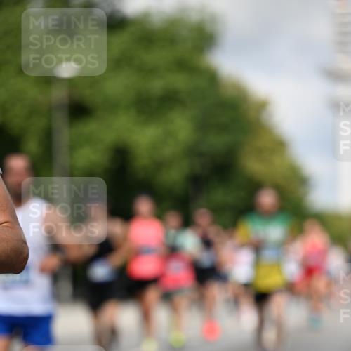 29.06.2025 - hella hamburg halbmarathon Dr. Thomas Lammeyer http://msf.ph/oto/8263775 29.06.2025 09:52:12 Kennedybrücke 1042, 1290, 1571, 1710, 2262, 2399, 3480, 3547, 4062, 4359, 4381, 5003, 5307, 5709, 6993, 7152, 7154, 7310, 7482, 8002, 8121, 8571, 8933, 9403, 9643, 10190, 10451, 10738, 10877, 11106 meine-sportfotos.de
