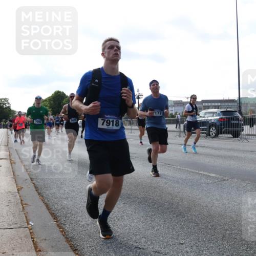 29.06.2025 - hella hamburg halbmarathon Lena Gebhardt http://msf.ph/oto/8263782 29.06.2025 09:57:11 Lombardsbrücke 1030, 1327, 1381, 1442, 1460, 1496, 1537, 1657, 1783, 1833, 2013, 2025, 2074, 2111, 2119, 2340, 2378, 2396, 2595, 2814, 2839, 2855, 2869, 2878, 3048, 3093, 3103, 3310, 3575, 3652, 3698, 3791, 4299, 4377, 4558, 4635, 4726, 4770, 4897, 5008, 5013, 5018, 5021, 5169, 5194, 5319, 5744, 5839, 6033, 6125, 6377, 6631, 6720, 6762, 6795, 6942, 7176, 7177, 7221, 7259, 7918, 8112, 8313, 8572, 8587, 8618, 8651, 8661, 8710, 8813, 8863, 8921, 8930, 9060, 9082, 9316, 9497, 10191 meine-sportfotos.de
