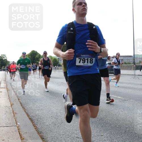 29.06.2025 - hella hamburg halbmarathon Lena Gebhardt http://msf.ph/oto/8263830 29.06.2025 09:57:12 Lombardsbrücke 1030, 1327, 1381, 1442, 1537, 1657, 1783, 1833, 2013, 2025, 2074, 2111, 2119, 2252, 2340, 2378, 2396, 2595, 2814, 2839, 2855, 2869, 2878, 3048, 3093, 3103, 3310, 3575, 3652, 3698, 3791, 4299, 4377, 4558, 4635, 4726, 4770, 4897, 4986, 5008, 5013, 5018, 5021, 5169, 5194, 5319, 5744, 5839, 6033, 6125, 6377, 6631, 6720, 6762, 6795, 6942, 7176, 7177, 7221, 7259, 7742, 7918, 8112, 8313, 8572, 8587, 8618, 8651, 8661, 8710, 8813, 8863, 8921, 8930, 9060, 9082, 9316, 9497, 10191 meine-sportfotos.de