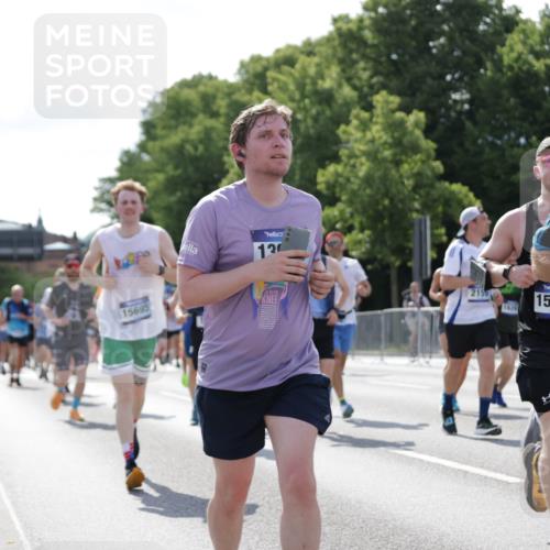 29.06.2025 - hella hamburg halbmarathon Jannik Wohlers http://msf.ph/oto/8263843 29.06.2025 09:59:44 Lombardsbrücke 1006, 1125, 1180, 1239, 1264, 1914, 2099, 2159, 2348, 2447, 2582, 2584, 2677, 2910, 3181, 3898, 4013, 4231, 4632, 4772, 4796, 5272, 5341, 6104, 6462, 6581, 6587, 6636, 6891, 6892, 7159, 7717, 7786, 7824, 8223, 8394, 8531, 8573, 8730, 9611, 10044, 10268, 10337, 10534, 10742, 10759, 10788, 11158, 11159, 11797, 11799, 11992, 12213, 12248, 12513, 13847, 13993, 14139, 14429, 14750, 14785, 15097, 15431, 16327, 17160, 17468, 17525 meine-sportfotos.de
