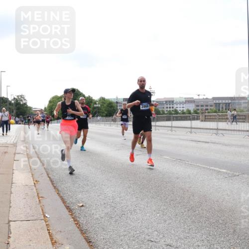 29.06.2025 - hella hamburg halbmarathon Lena Gebhardt http://msf.ph/oto/8263846 29.06.2025 10:11:05 Lombardsbrücke 1166, 1186, 1723, 1781, 2868, 3837, 4287, 4389, 5254, 5653, 5990, 5991, 7250, 7271, 7370, 8171, 8206, 8207, 8368, 8561, 9119, 9169, 9829, 10196, 11149, 11355, 11887, 12286, 12426, 12556, 12571, 12790, 12836, 13588, 13594, 13603, 14022, 14149, 14270, 15009, 15214, 15252, 15908, 16383, 16808, 17142, 17500, 17532, 17787, 18949, 19172, 19241 meine-sportfotos.de