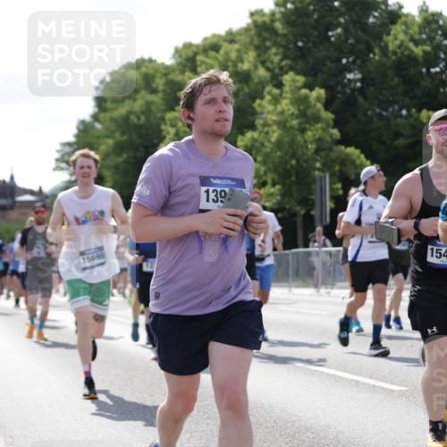 29.06.2025 - hella hamburg halbmarathon Jannik Wohlers http://msf.ph/oto/8263856 29.06.2025 09:59:44 Lombardsbrücke 1006, 1125, 1180, 1239, 1264, 1914, 2099, 2159, 2348, 2447, 2582, 2584, 2677, 2910, 3181, 3898, 4013, 4231, 4632, 4772, 4796, 5272, 5341, 6104, 6462, 6581, 6587, 6636, 6891, 6892, 7159, 7717, 7786, 7824, 8223, 8394, 8531, 8573, 8730, 9611, 10044, 10268, 10337, 10534, 10742, 10759, 10788, 11158, 11159, 11797, 11799, 11992, 12213, 12248, 12513, 13847, 13993, 14139, 14429, 14750, 14785, 15097, 15431, 16327, 17160, 17468, 17525 meine-sportfotos.de