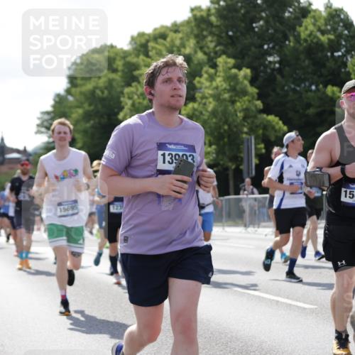 29.06.2025 - hella hamburg halbmarathon Jannik Wohlers http://msf.ph/oto/8263878 29.06.2025 09:59:44 Lombardsbrücke 1006, 1125, 1180, 1239, 1264, 1914, 2099, 2159, 2348, 2447, 2582, 2584, 2677, 2910, 3181, 3898, 4013, 4231, 4632, 4772, 4796, 5272, 5341, 6104, 6462, 6581, 6587, 6636, 6891, 6892, 7159, 7717, 7786, 7824, 8223, 8394, 8531, 8573, 8730, 9611, 10044, 10268, 10337, 10534, 10742, 10759, 10788, 11158, 11159, 11797, 11799, 11992, 12213, 12248, 12513, 13847, 13993, 14139, 14429, 14750, 14785, 15097, 15431, 16327, 17160, 17468, 17525 meine-sportfotos.de