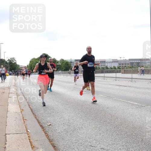 29.06.2025 - hella hamburg halbmarathon Lena Gebhardt http://msf.ph/oto/8263898 29.06.2025 10:11:05 Lombardsbrücke 1166, 1186, 1723, 1781, 2868, 3837, 4287, 4389, 5254, 5653, 5990, 5991, 7250, 7271, 7370, 8171, 8206, 8207, 8368, 8561, 9119, 9169, 9829, 10196, 11149, 11355, 11887, 12286, 12426, 12556, 12571, 12790, 12836, 13588, 13594, 13603, 14022, 14149, 14270, 15009, 15214, 15252, 15908, 16383, 16808, 17142, 17500, 17532, 17787, 18949, 19172, 19241 meine-sportfotos.de